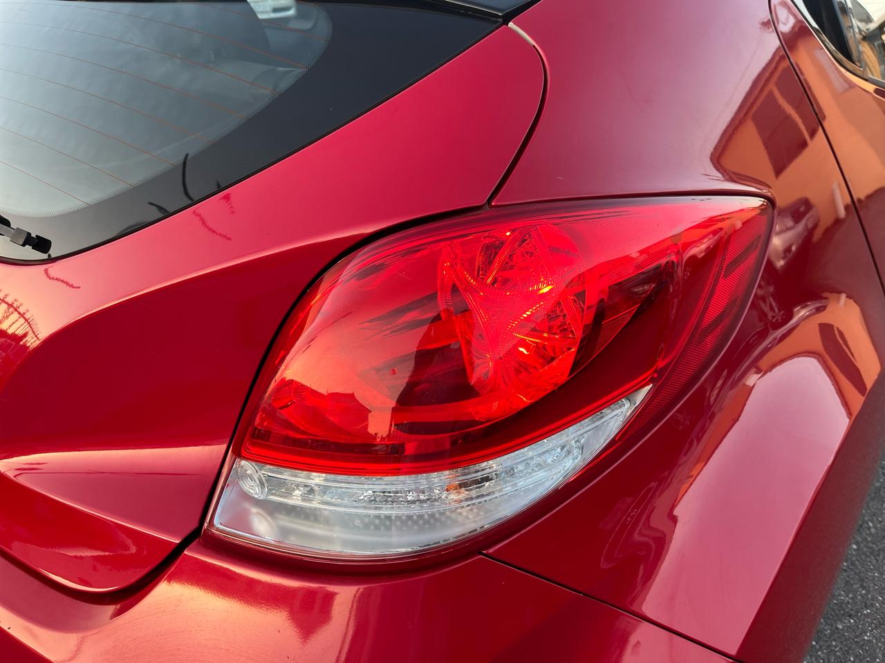 Hyundai Veloster Base 2013