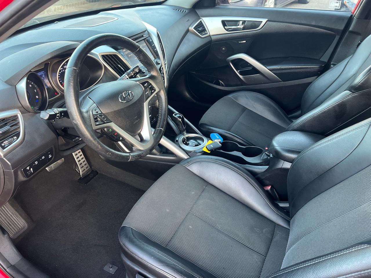 Hyundai Veloster Base 2013