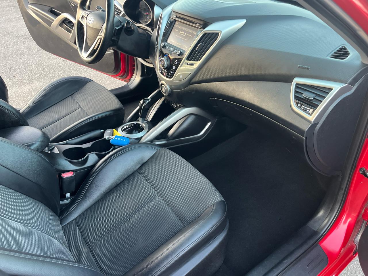 Hyundai Veloster Base 2013