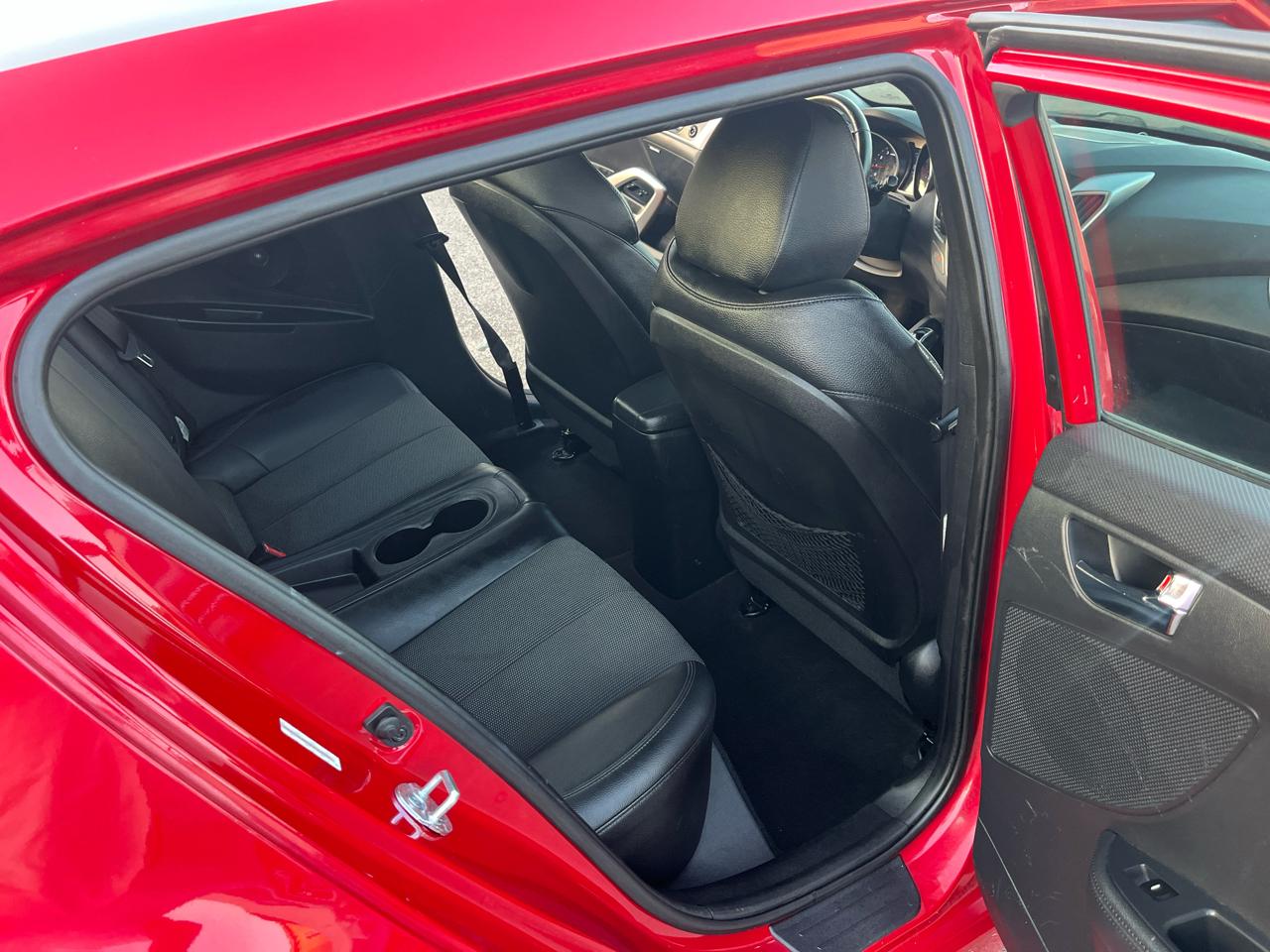 Hyundai Veloster Base 2013
