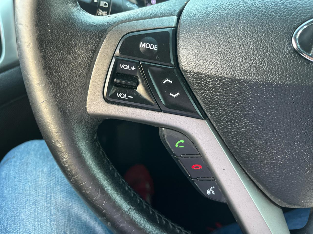 Hyundai Veloster Base 2013