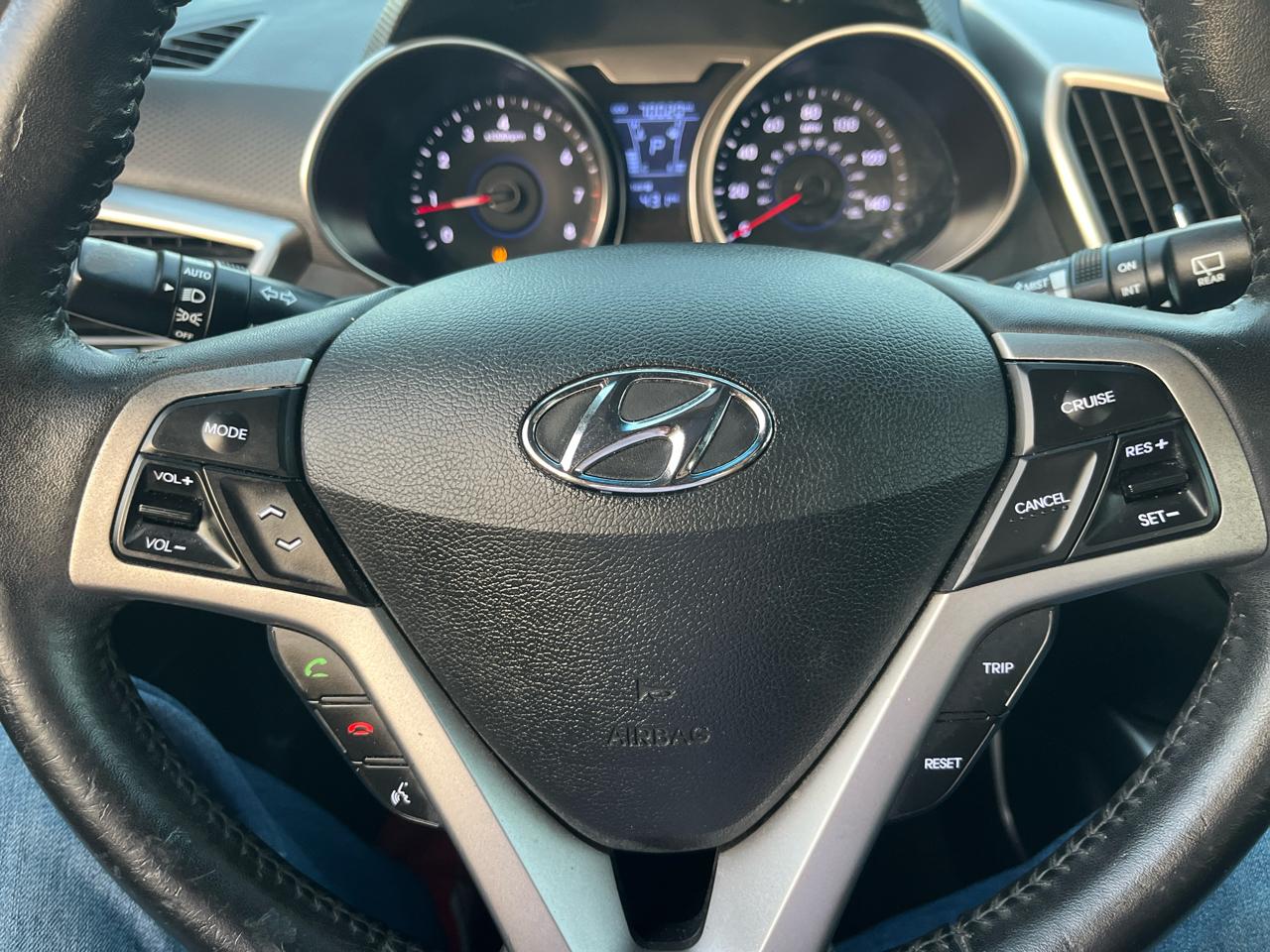 Hyundai Veloster Base 2013