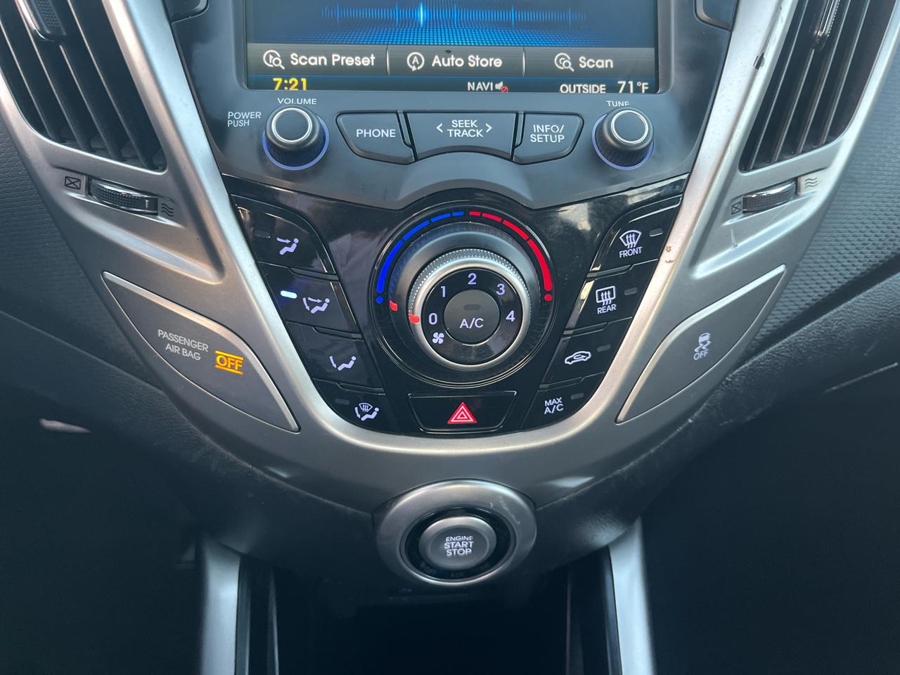 Hyundai Veloster Base 2013