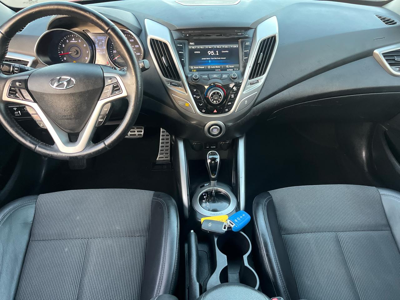 Hyundai Veloster Base 2013