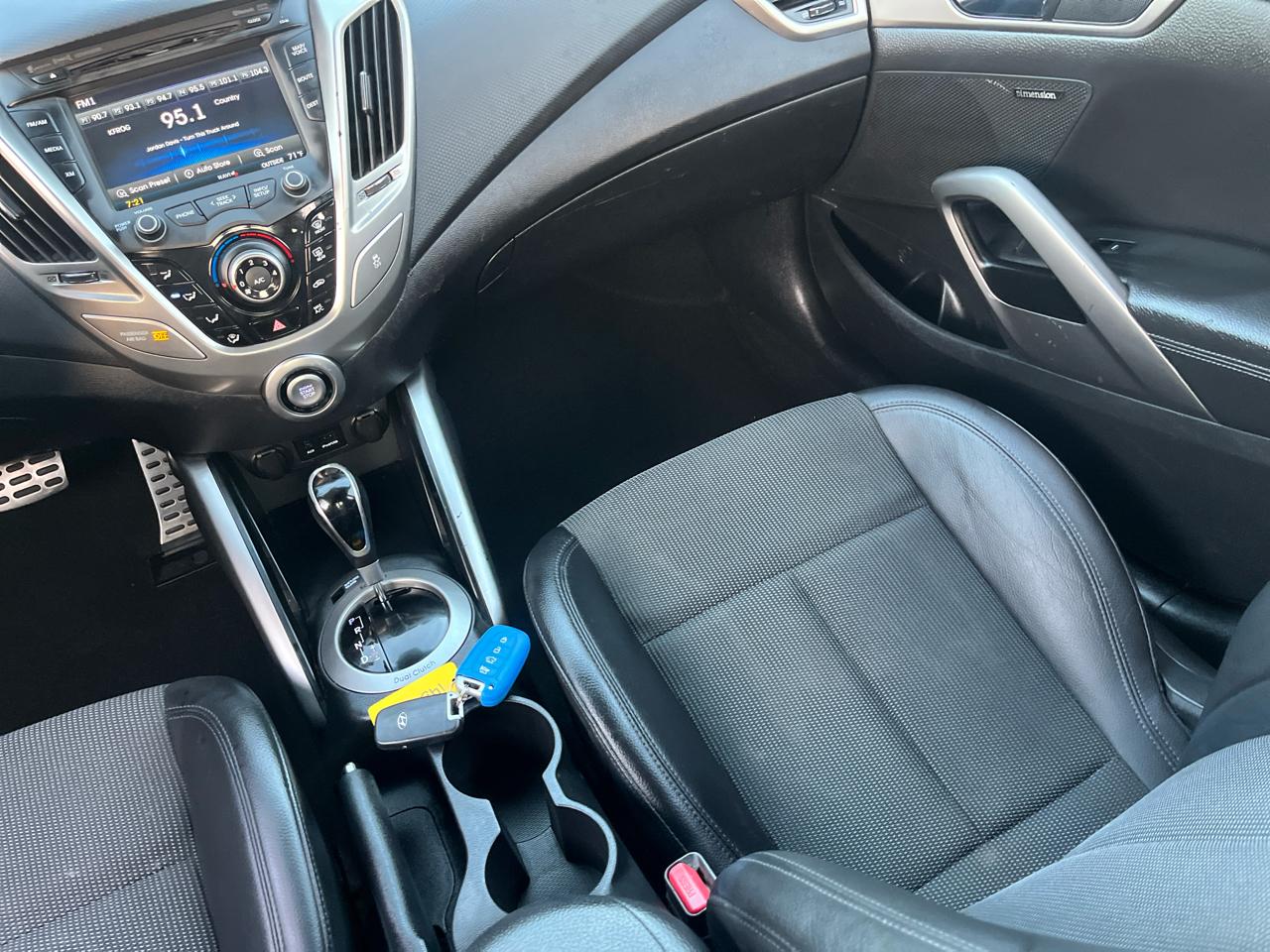 Hyundai Veloster Base 2013