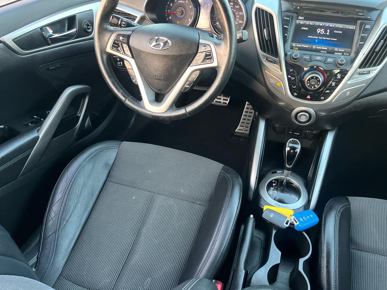 Hyundai Veloster Base 2013