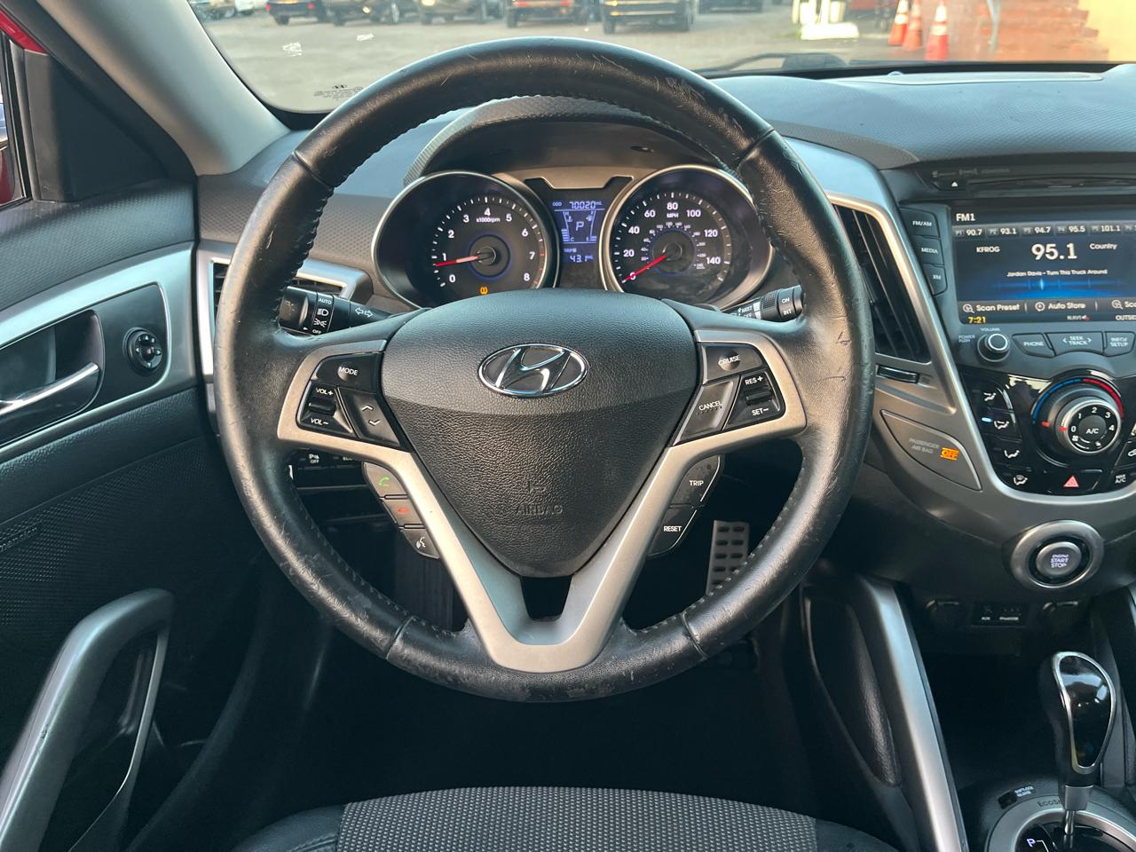 Hyundai Veloster Base 2013