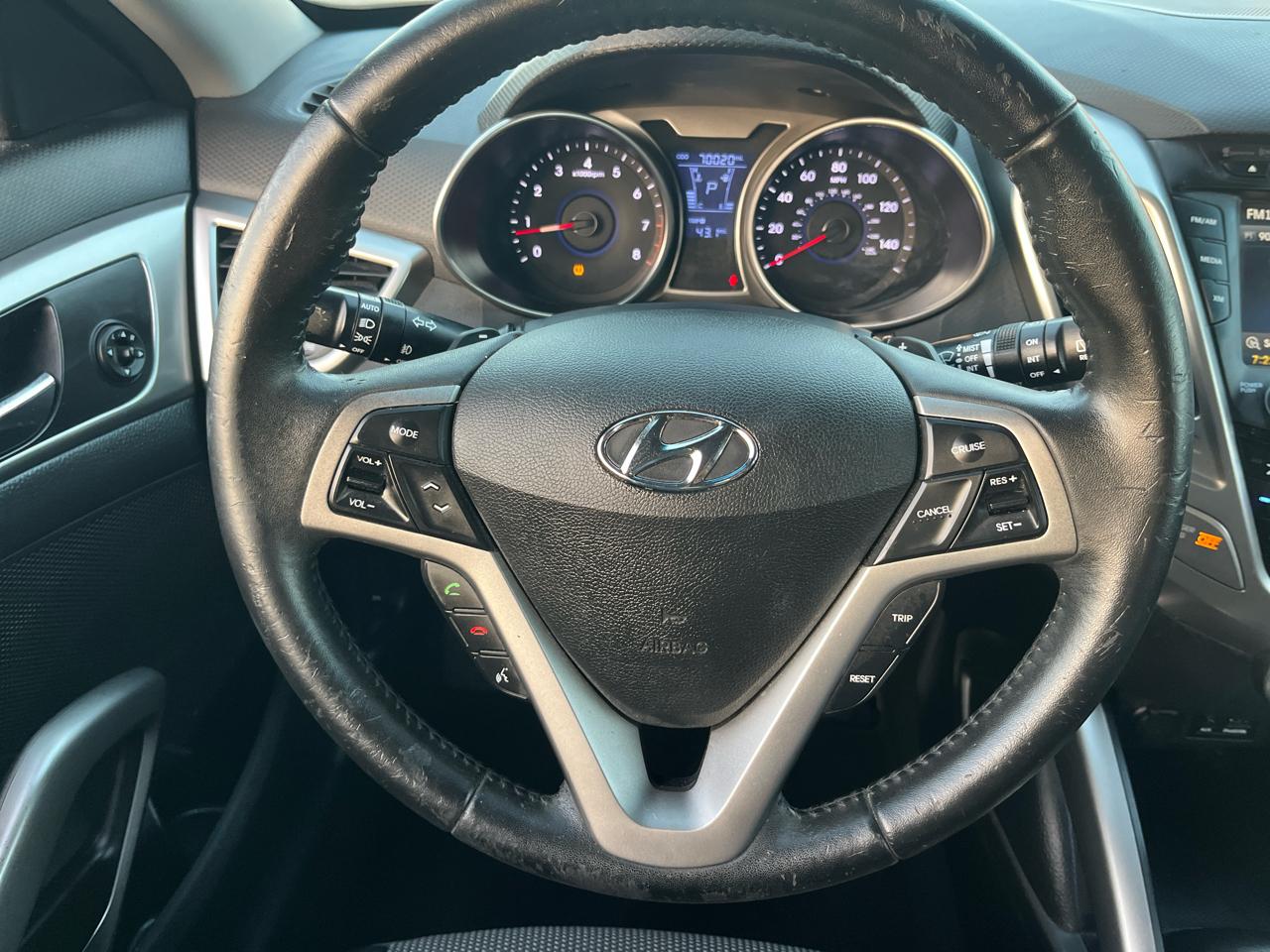 Hyundai Veloster Base 2013