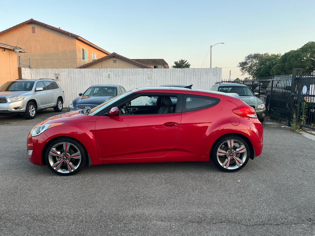 Hyundai Veloster Base 2013