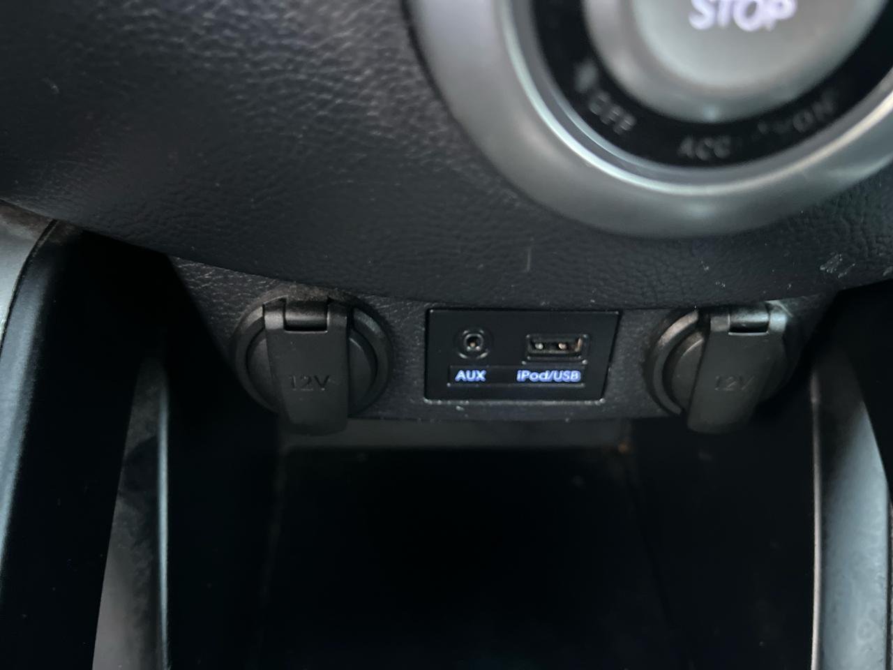 Hyundai Veloster Base 2013