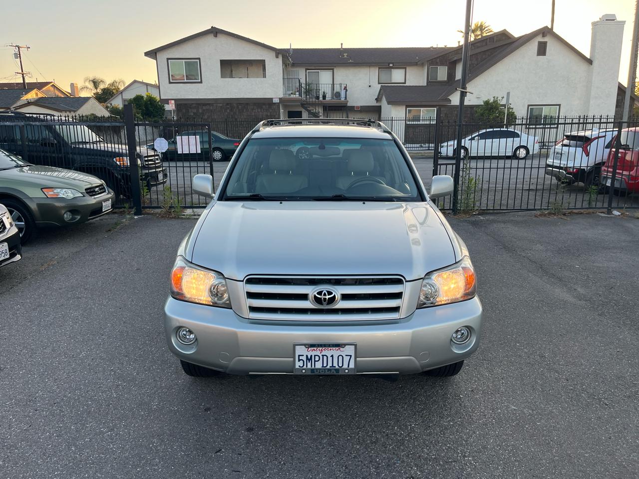 Toyota Highlander V6 2WD with 3rd-Row Seat 2005