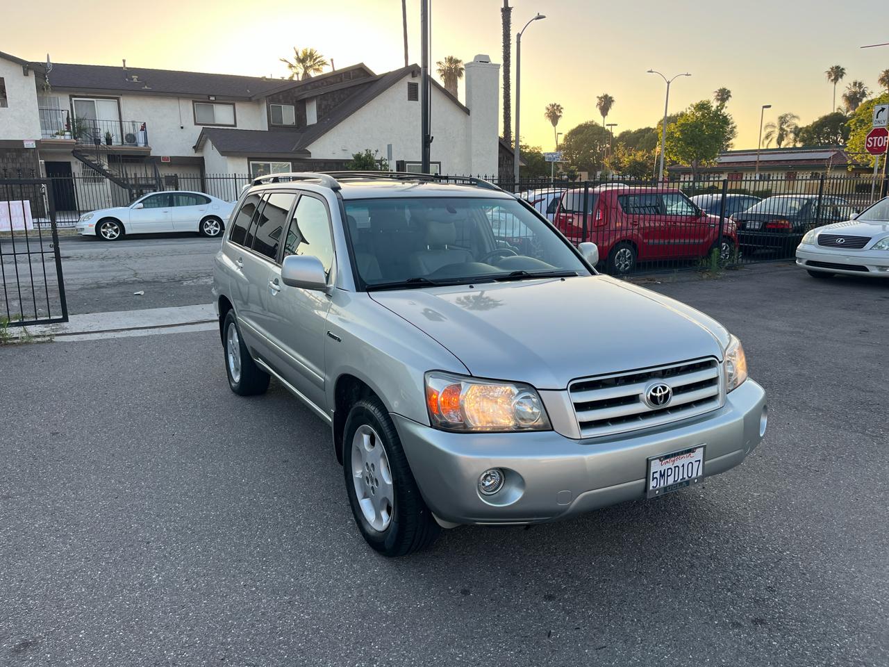 Toyota Highlander V6 2WD with 3rd-Row Seat 2005
