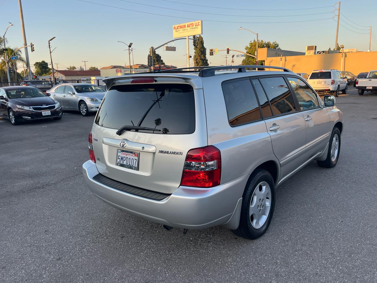 Toyota Highlander V6 2WD with 3rd-Row Seat 2005