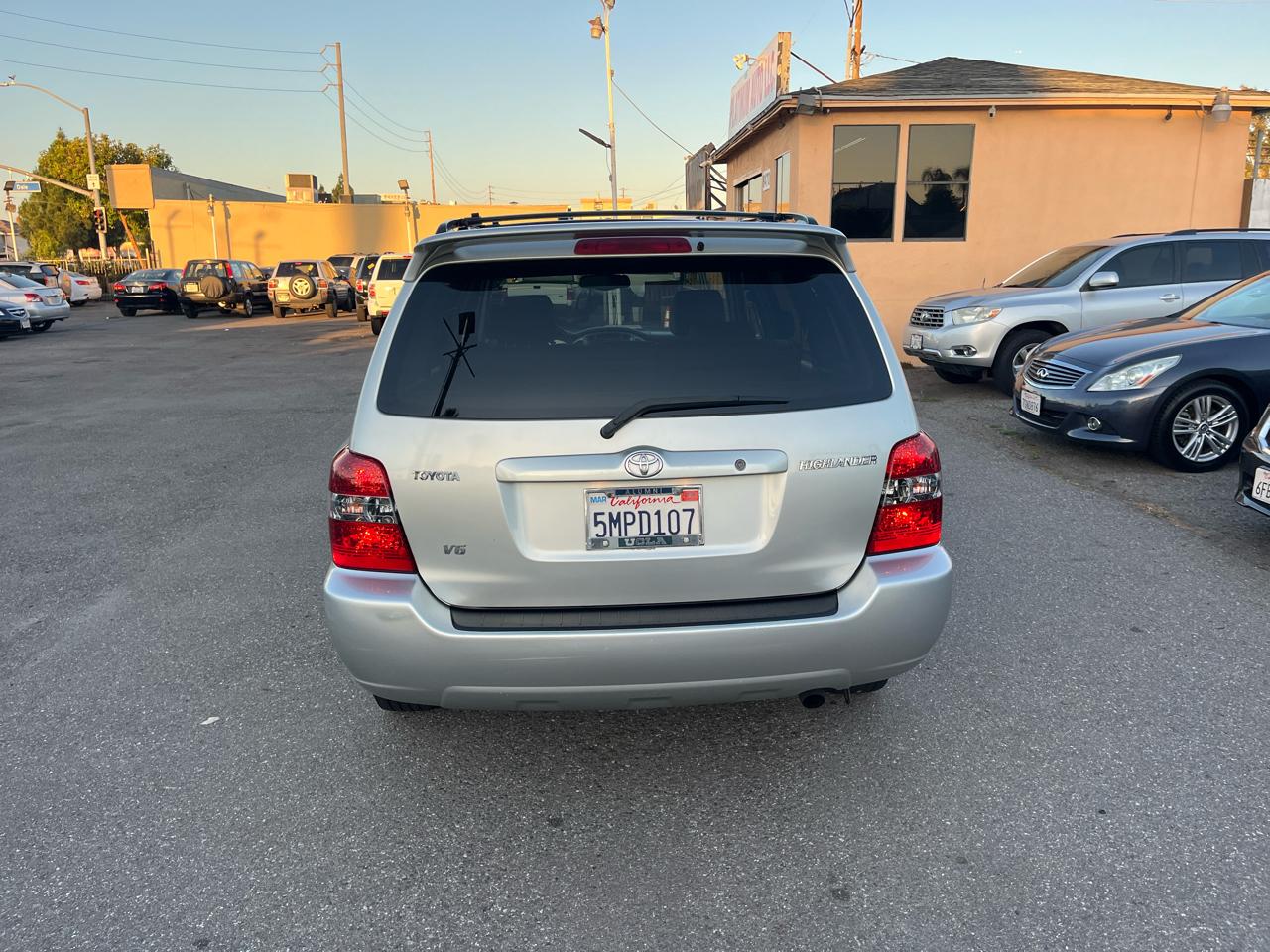 Toyota Highlander V6 2WD with 3rd-Row Seat 2005