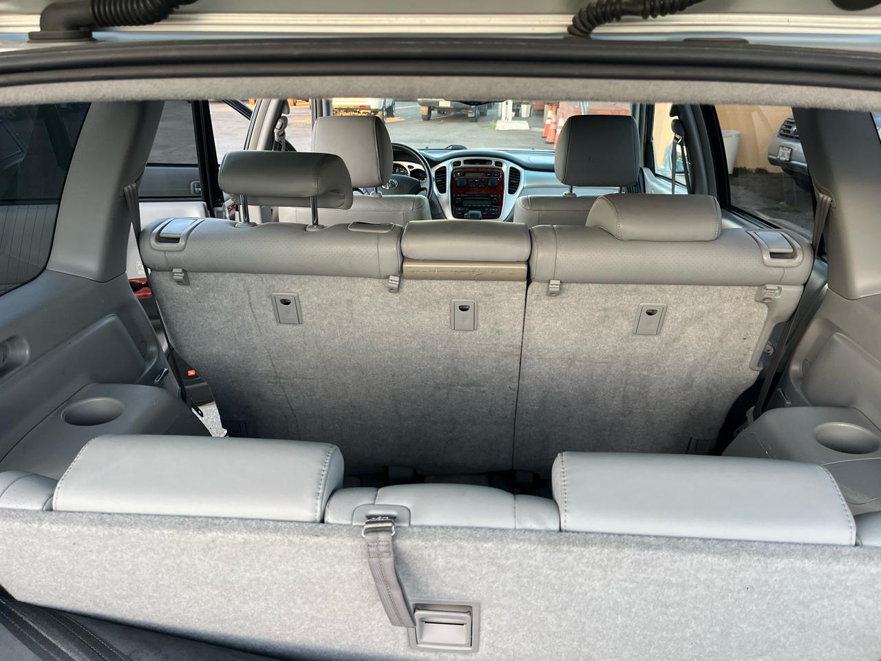 Toyota Highlander V6 2WD with 3rd-Row Seat 2005