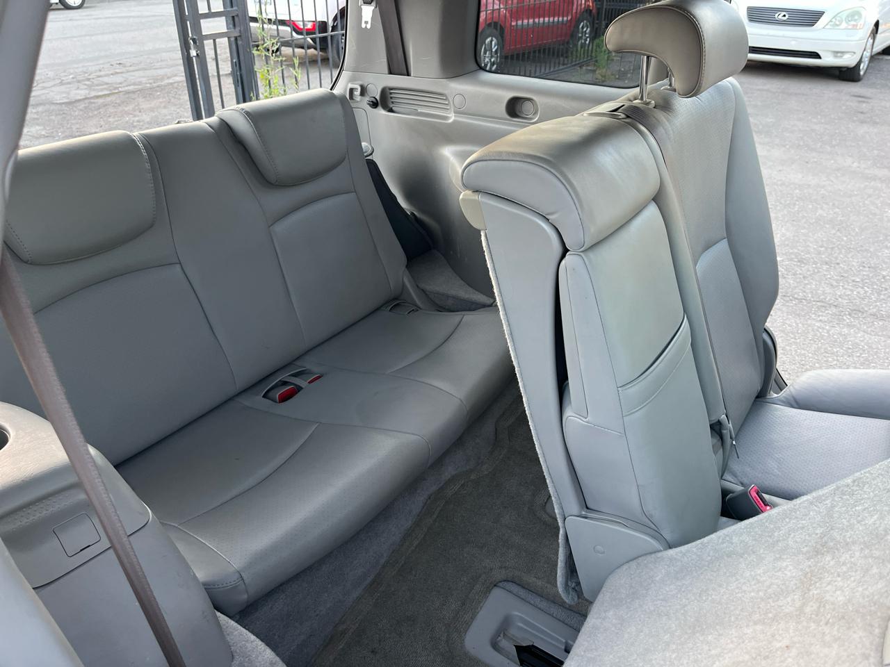 Toyota Highlander V6 2WD with 3rd-Row Seat 2005