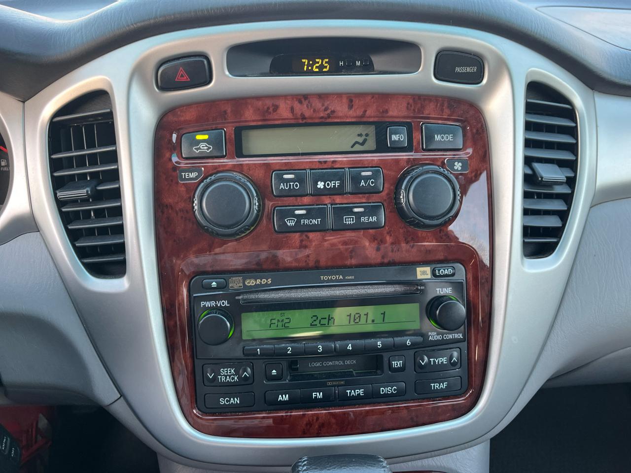 Toyota Highlander V6 2WD with 3rd-Row Seat 2005
