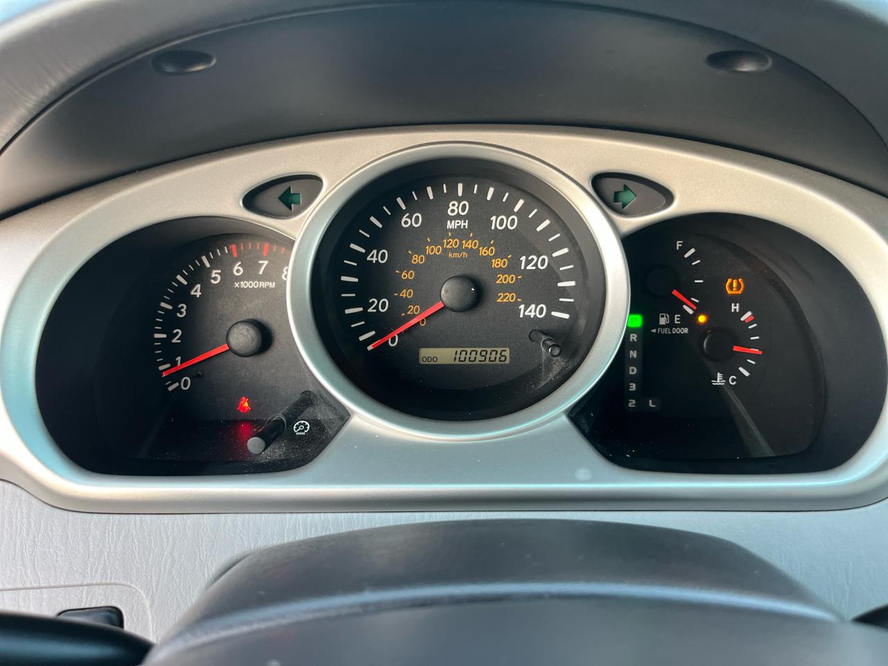 Toyota Highlander V6 2WD with 3rd-Row Seat 2005