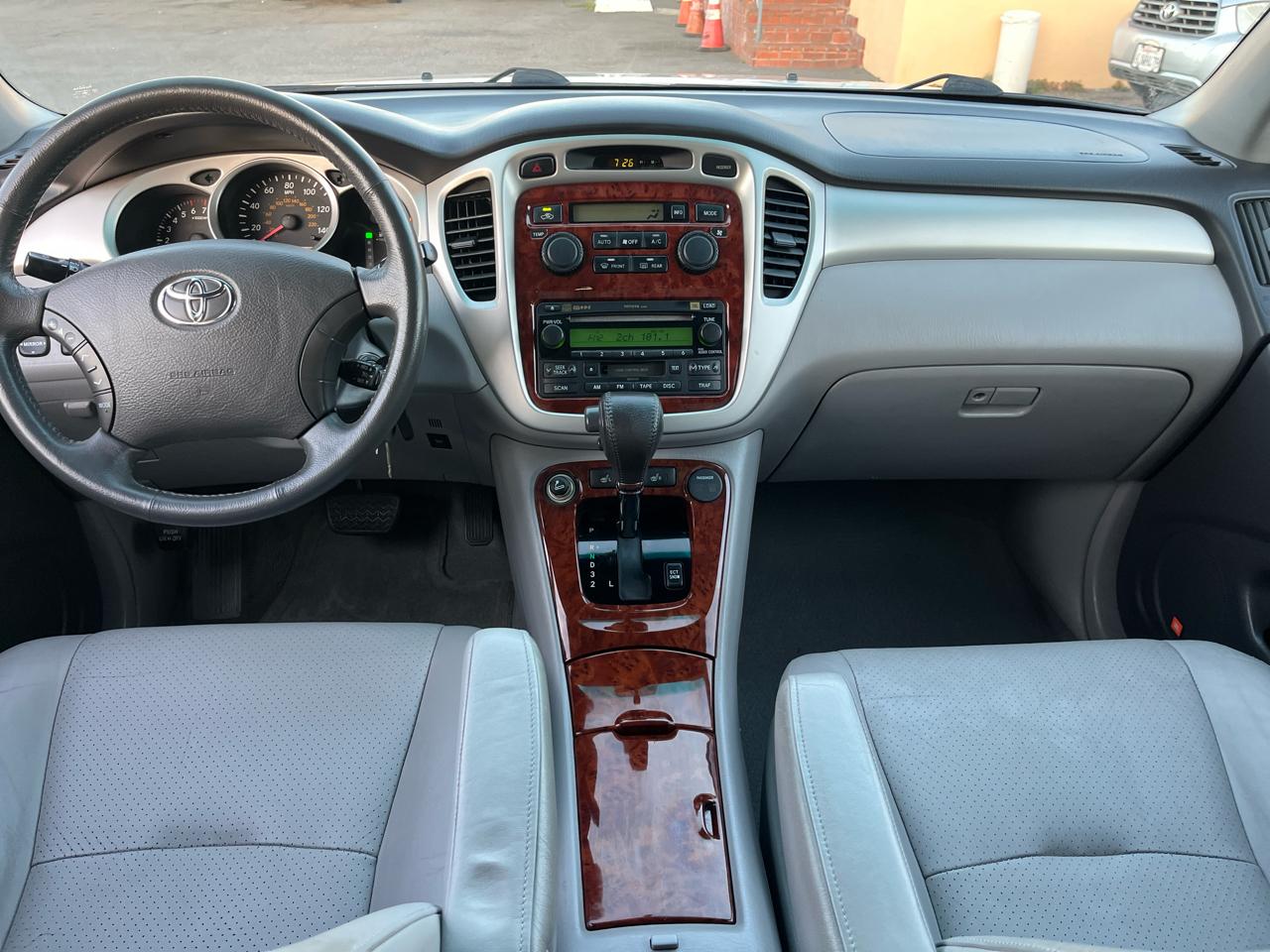 Toyota Highlander V6 2WD with 3rd-Row Seat 2005