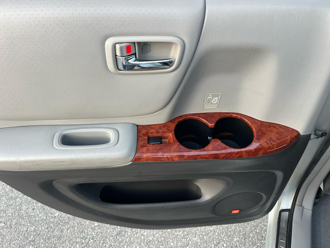 Toyota Highlander V6 2WD with 3rd-Row Seat 2005