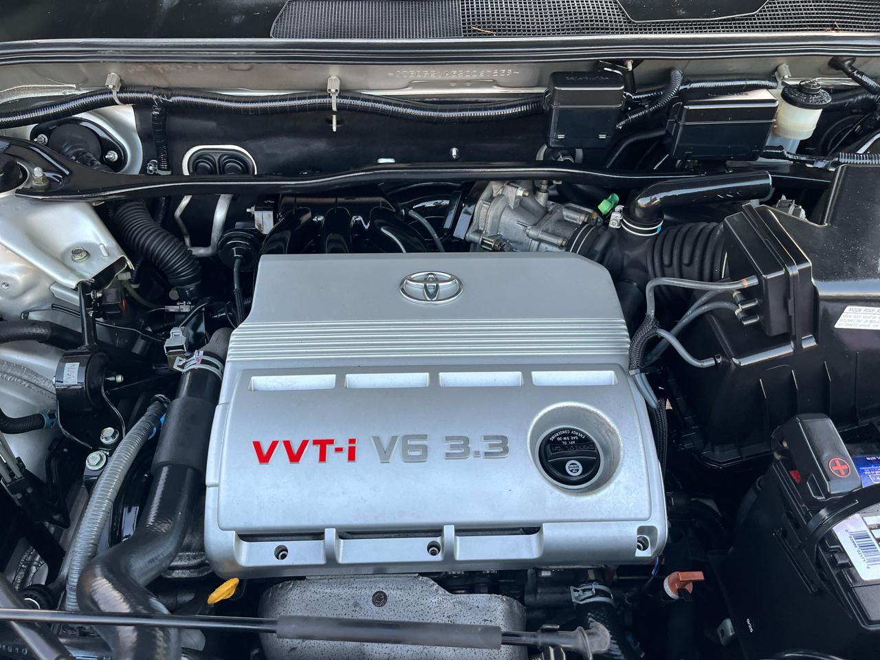 Toyota Highlander V6 2WD with 3rd-Row Seat 2005