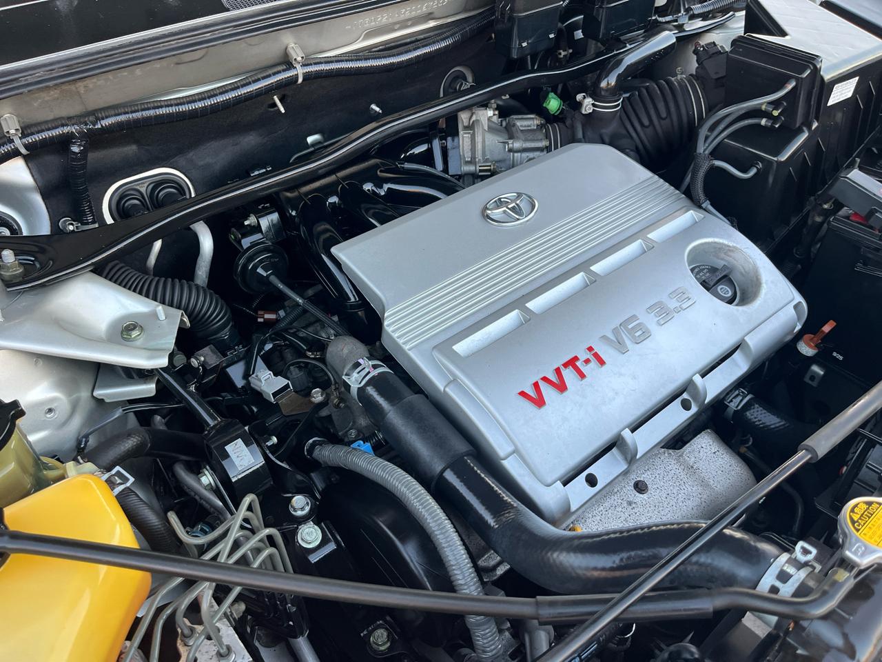Toyota Highlander V6 2WD with 3rd-Row Seat 2005