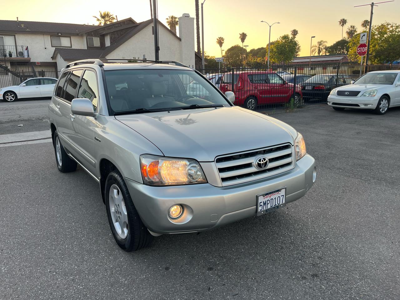 Toyota Highlander V6 2WD with 3rd-Row Seat 2005