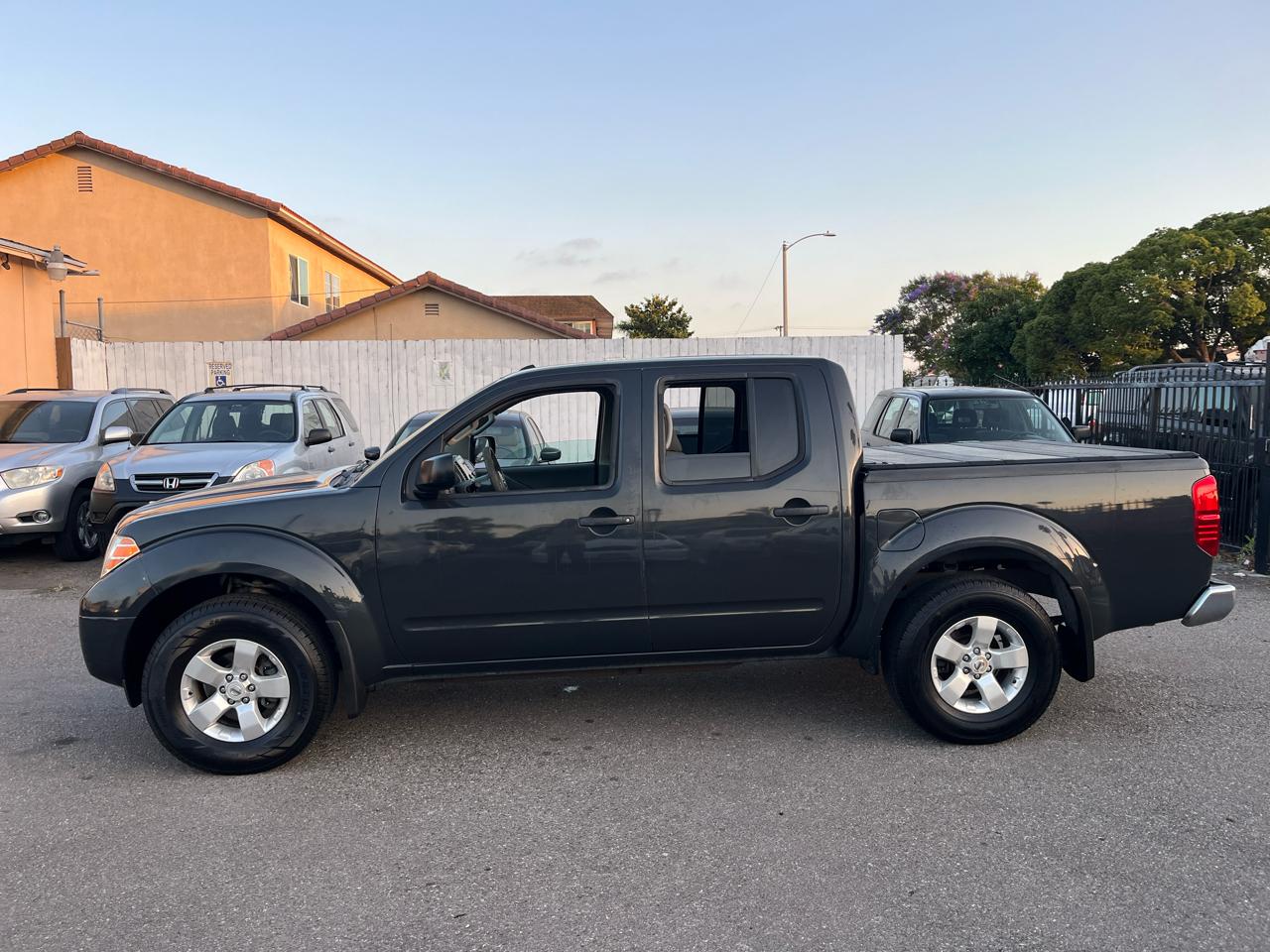 Nissan Frontier SL Crew Cab 4WD 2013