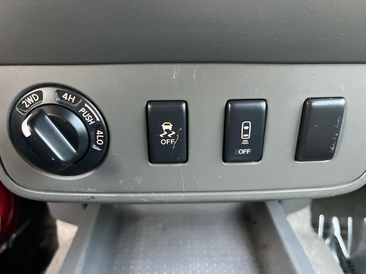 Nissan Frontier SL Crew Cab 4WD 2013