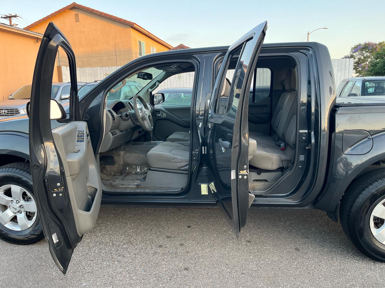 Nissan Frontier SL Crew Cab 4WD 2013