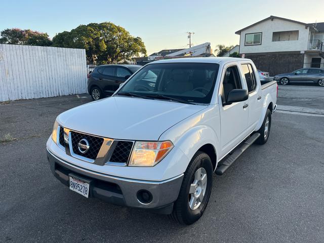 Pearl White 2008 Nissan Frontier LE Crew Cab Pickup Truck 4X2 Manual