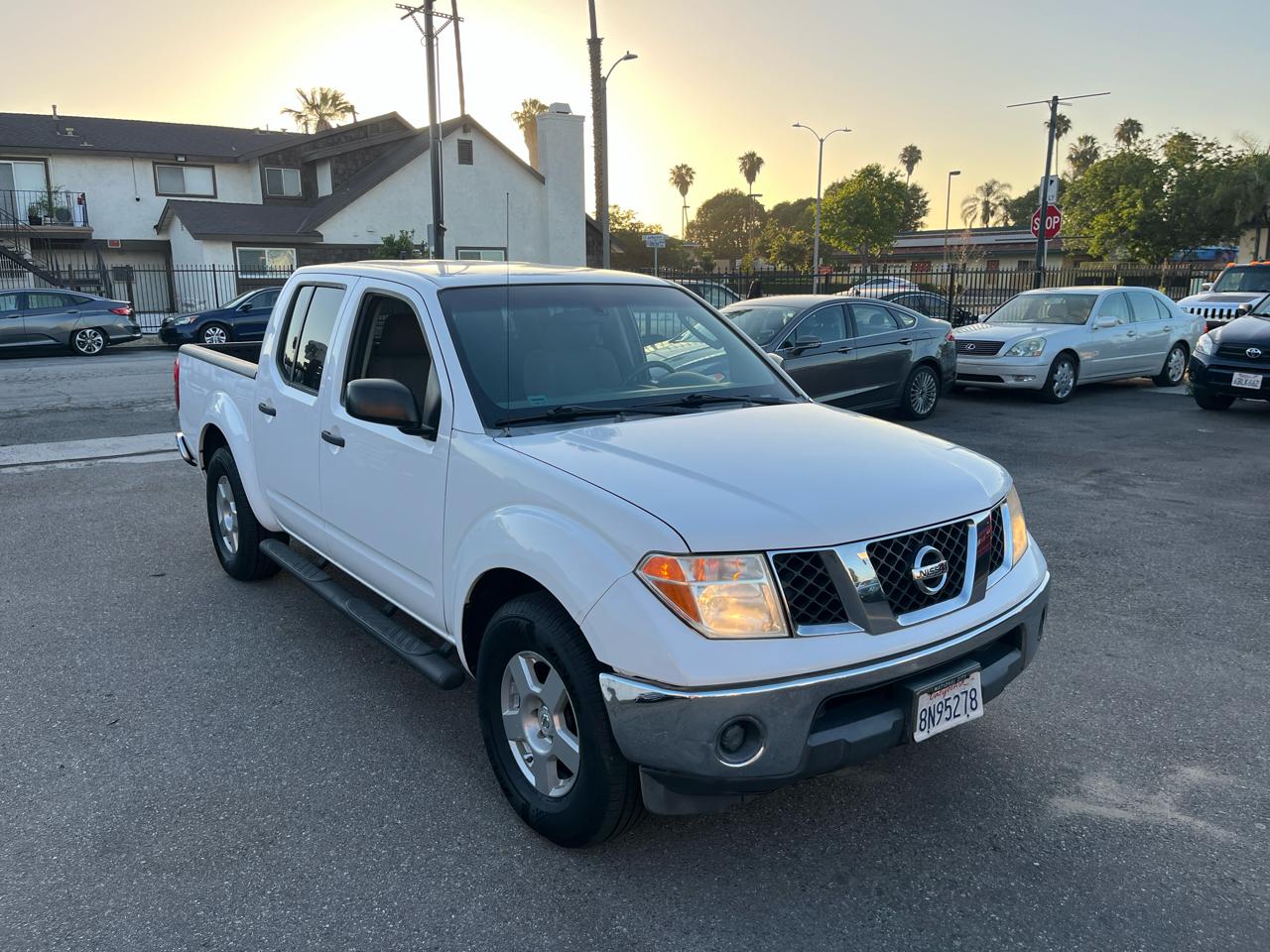 Nissan Frontier LE Crew Cab 2WD 2008