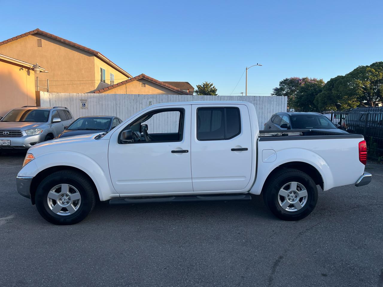 Nissan Frontier LE Crew Cab 2WD 2008