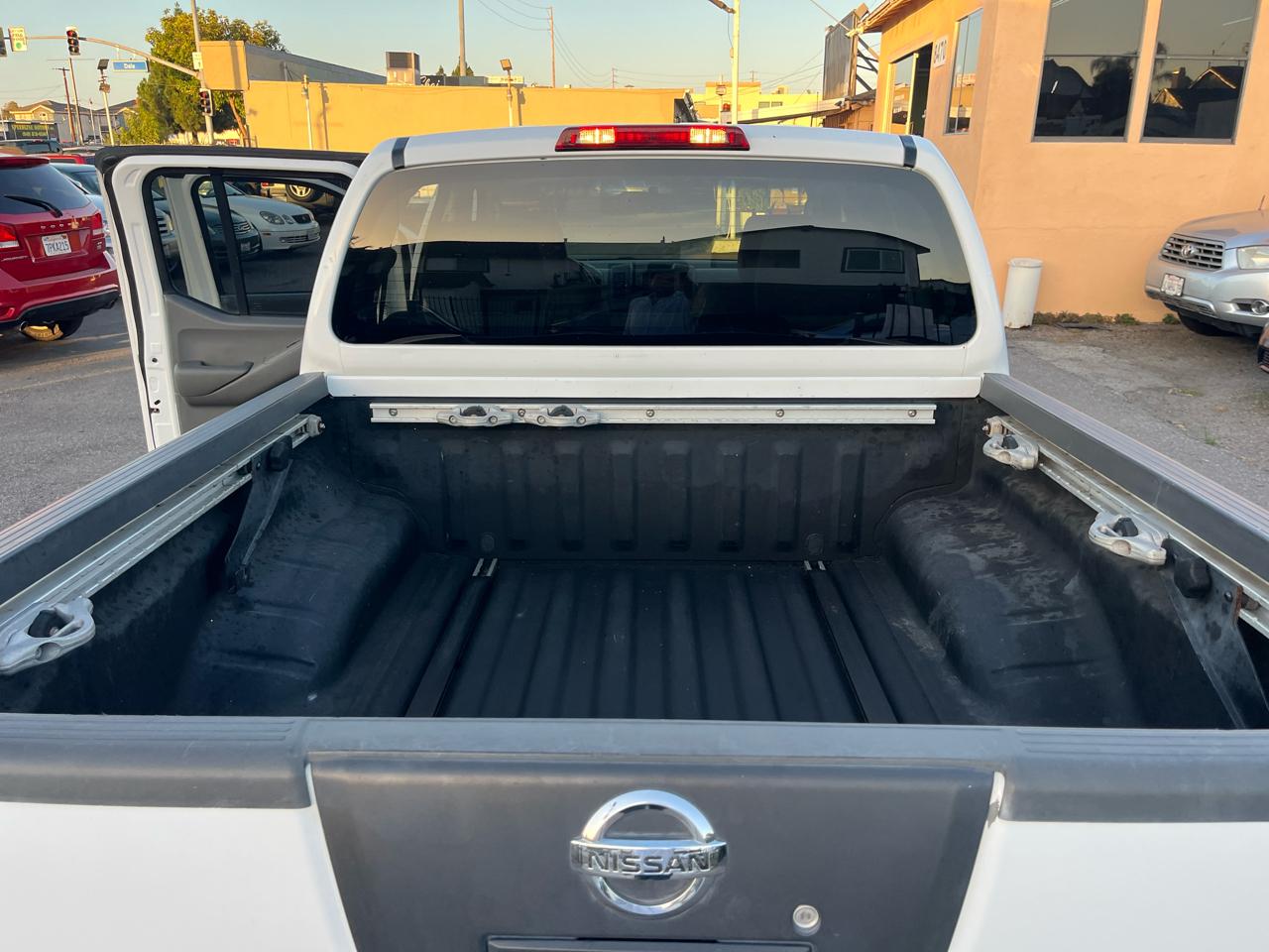 Nissan Frontier LE Crew Cab 2WD 2008