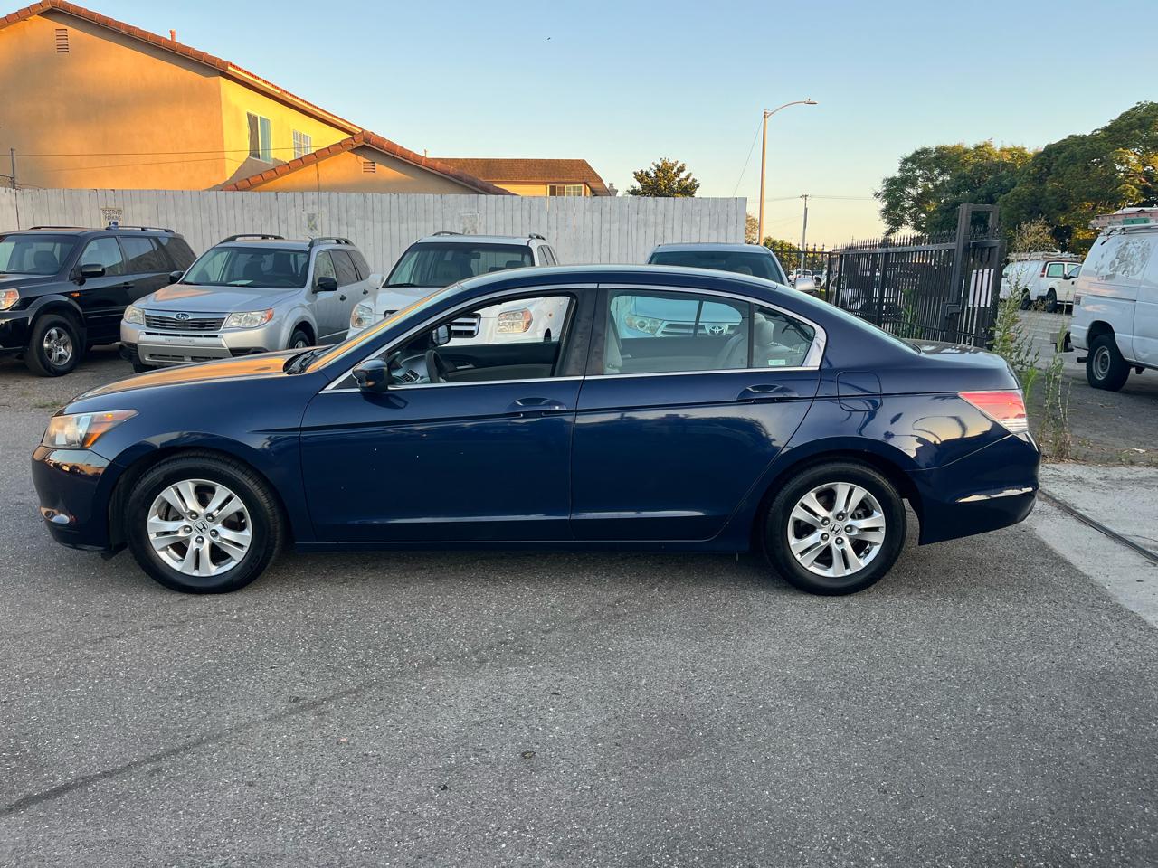 Honda Accord LX-P Sedan AT 2010