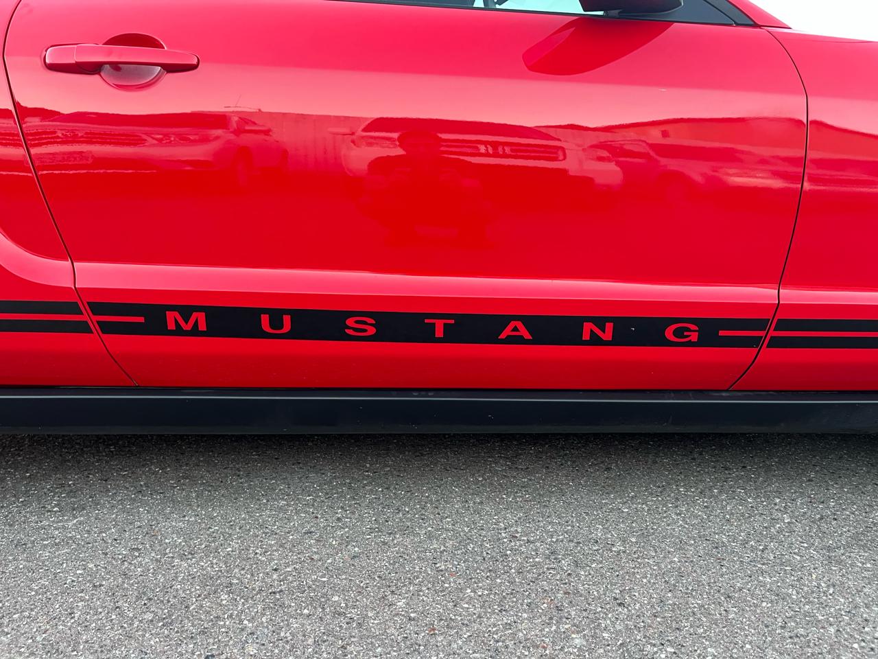 Ford Mustang V6 Deluxe Coupe 2005
