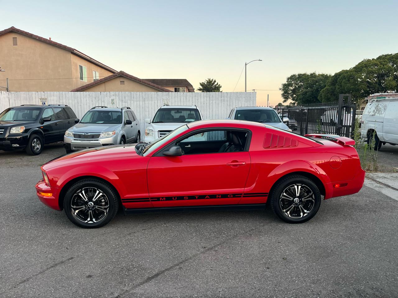 Ford Mustang V6 Deluxe Coupe 2005