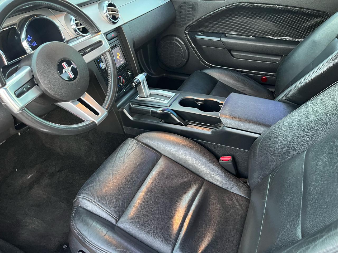 Ford Mustang V6 Deluxe Coupe 2005
