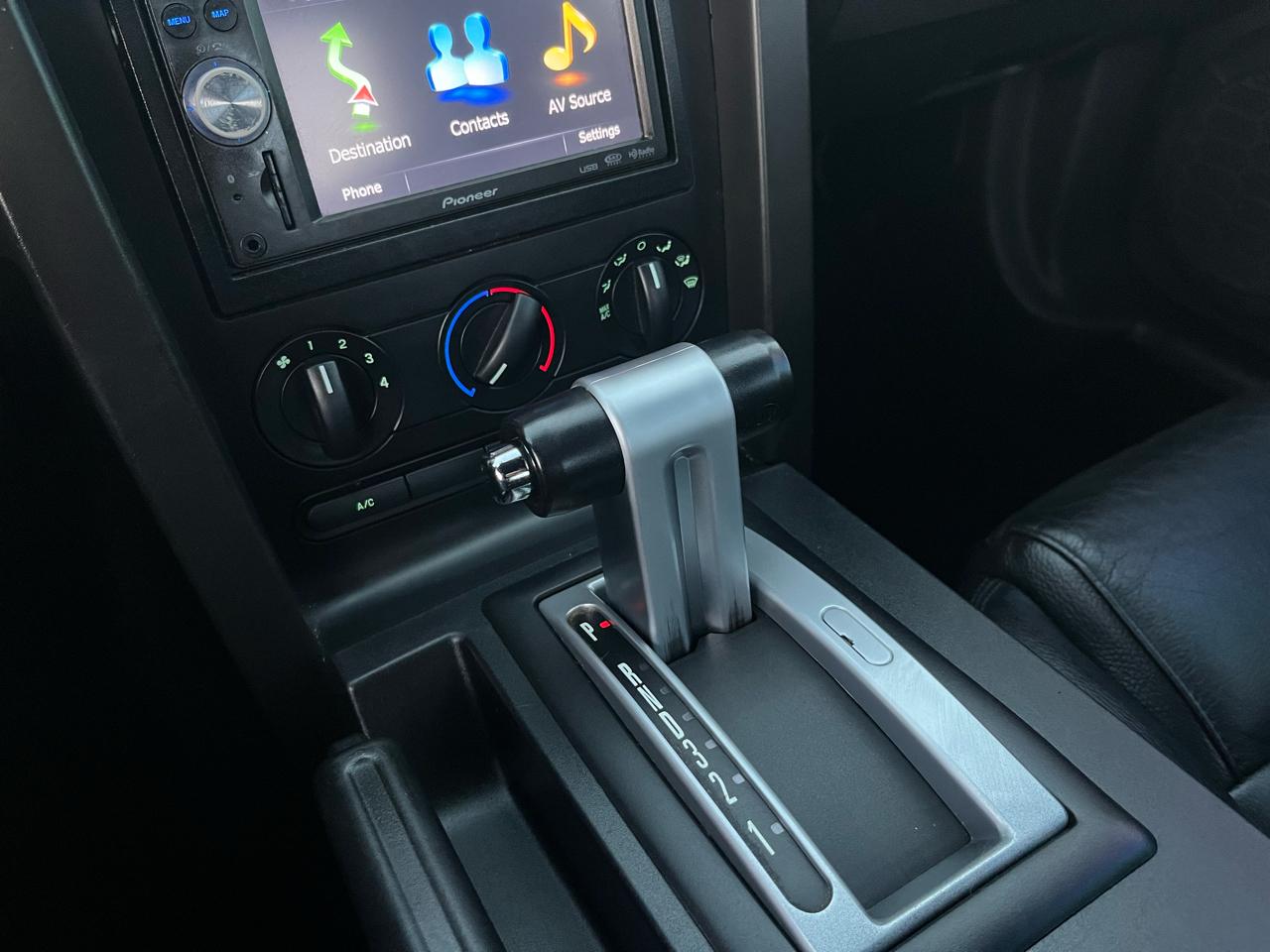 Ford Mustang V6 Deluxe Coupe 2005