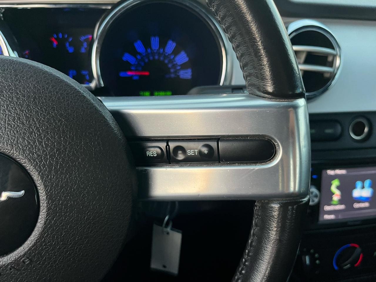 Ford Mustang V6 Deluxe Coupe 2005