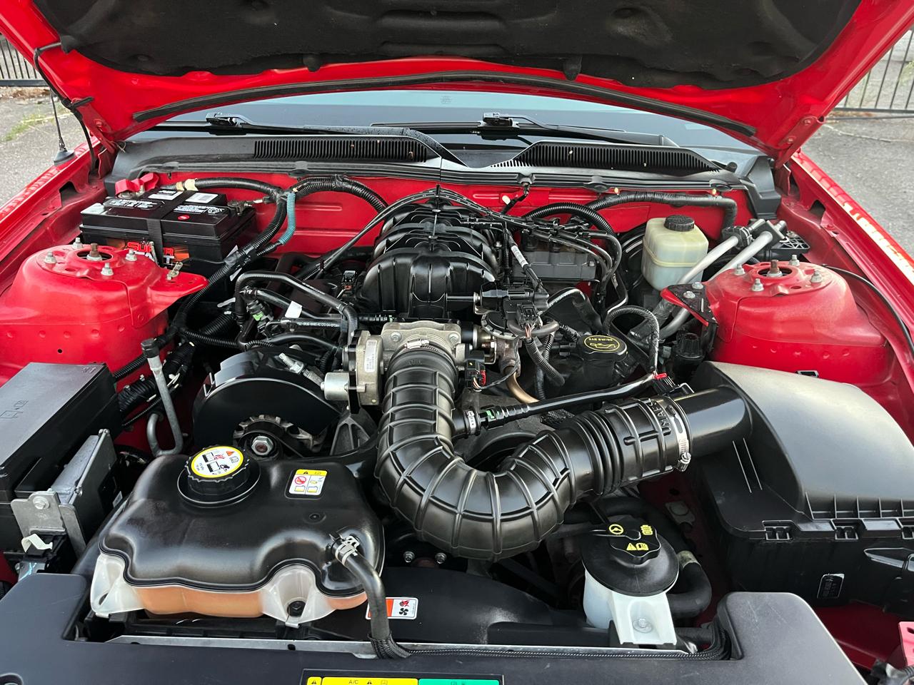 Ford Mustang V6 Deluxe Coupe 2005