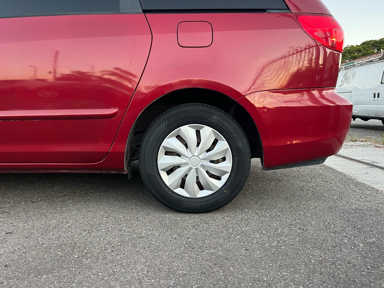 Toyota Sienna LE 7-Passenger 2006