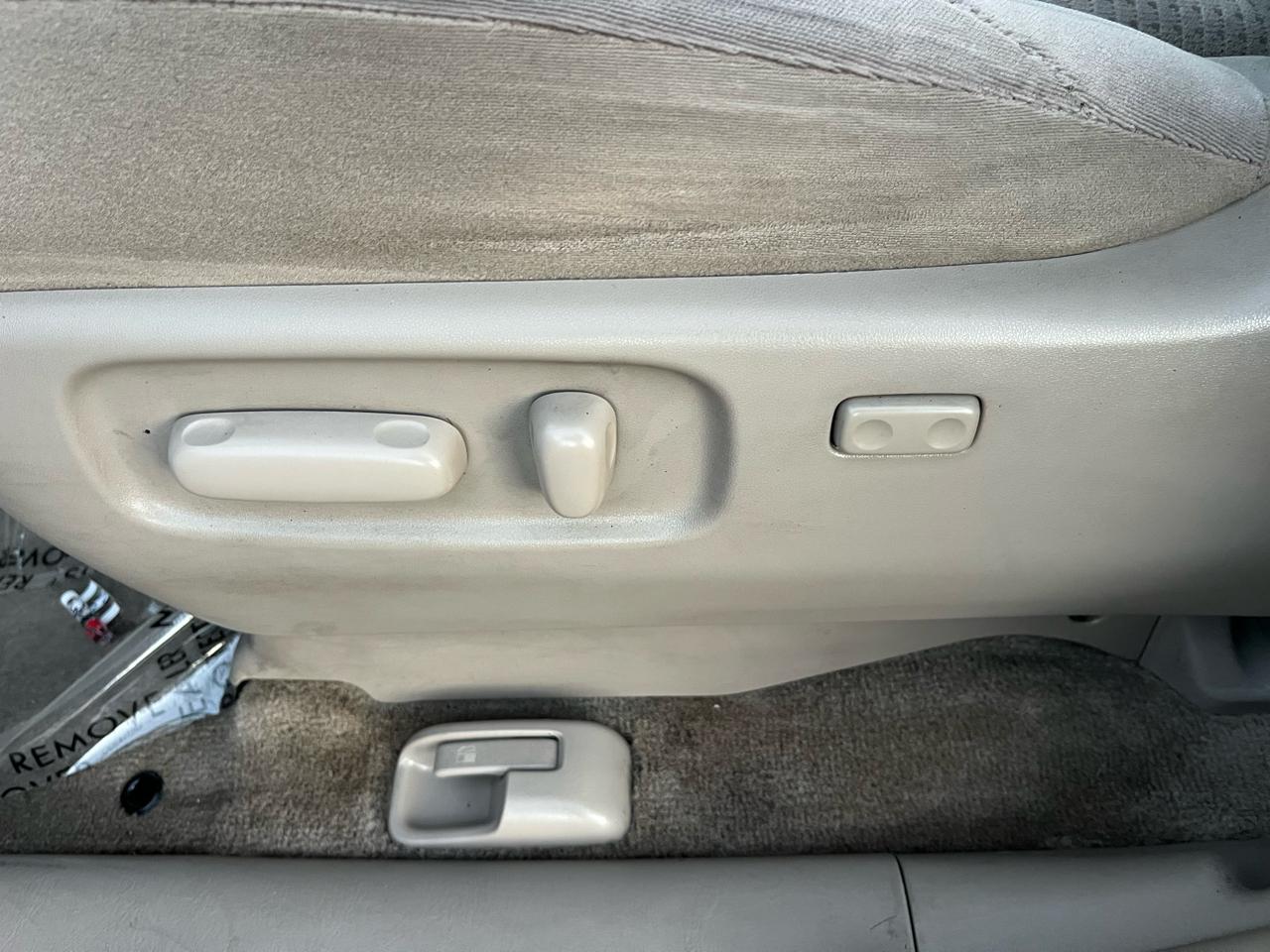 Toyota Sienna LE 7-Passenger 2006