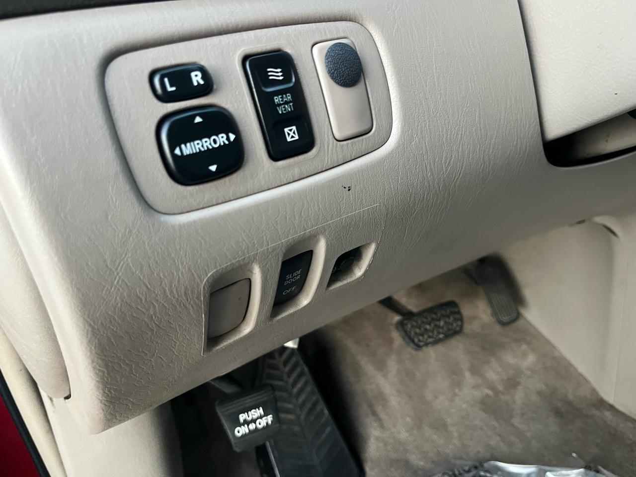 Toyota Sienna LE 7-Passenger 2006