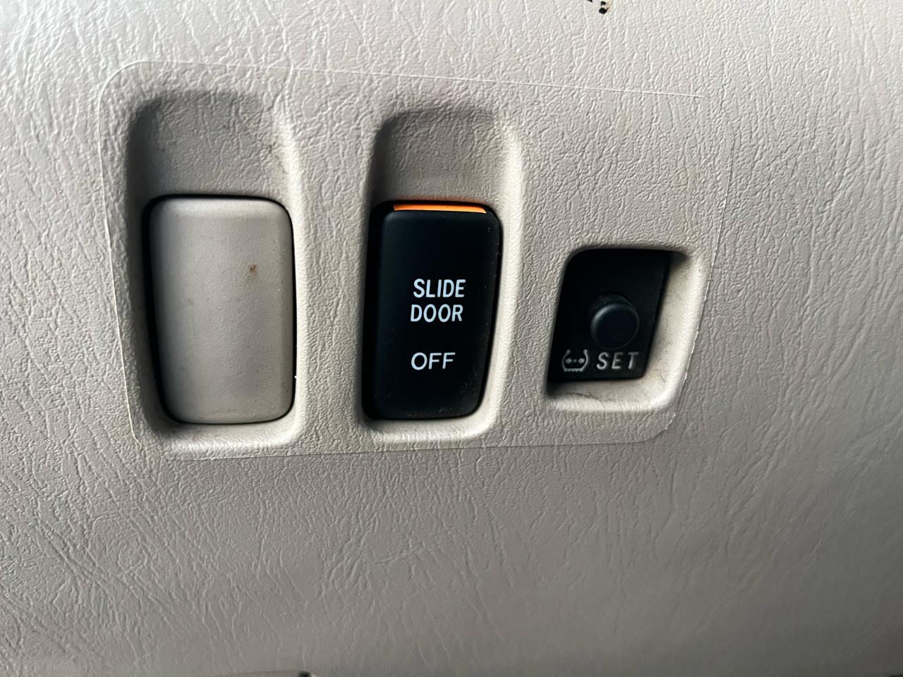Toyota Sienna LE 7-Passenger 2006