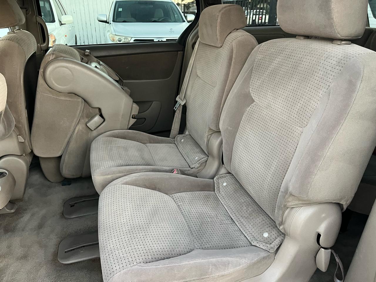 Toyota Sienna LE 7-Passenger 2006