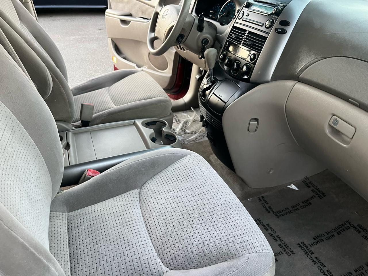 Toyota Sienna LE 7-Passenger 2006