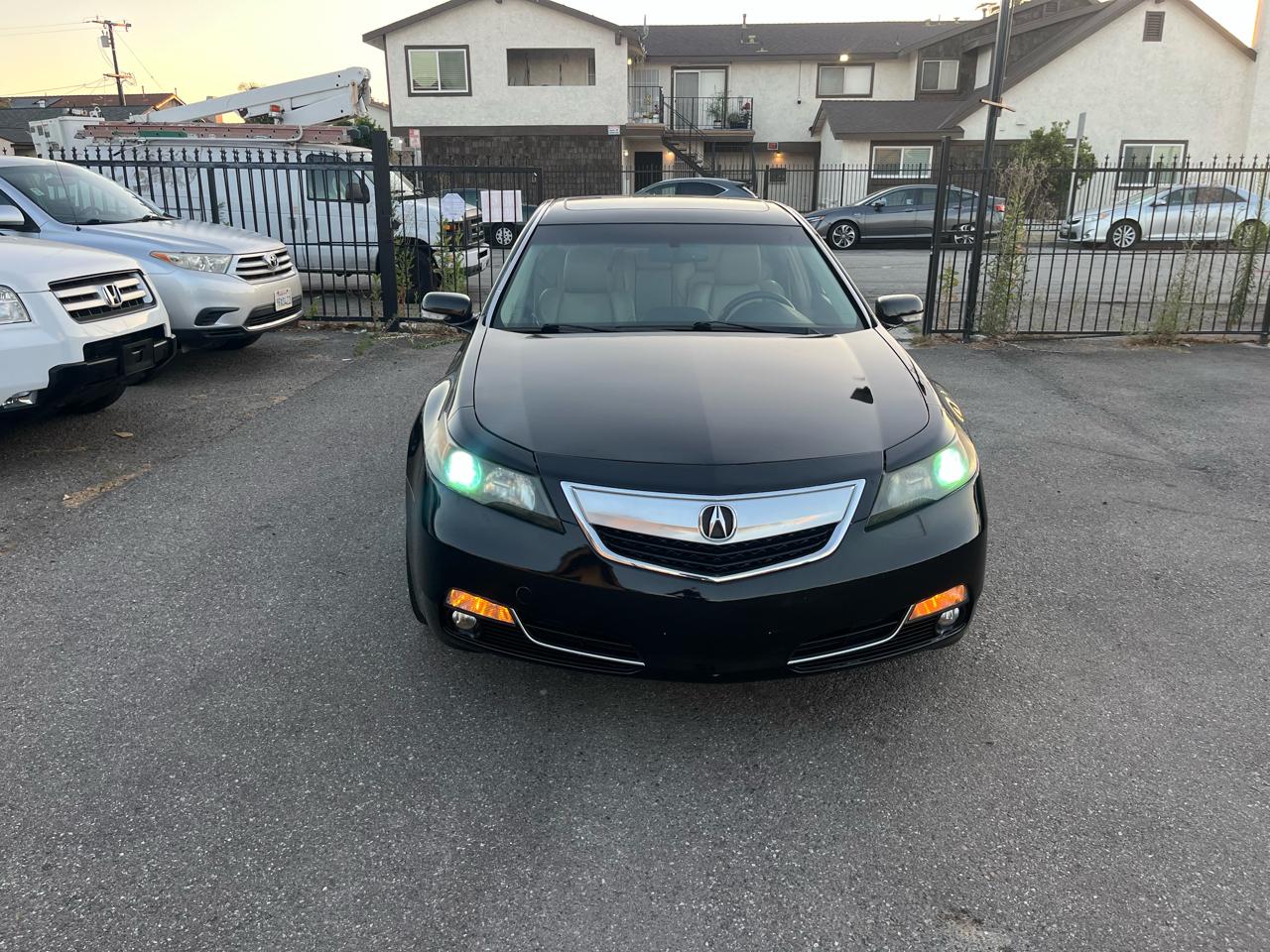 Acura TL 6-Speed AT with Tech Package and 18-In. WP 2012