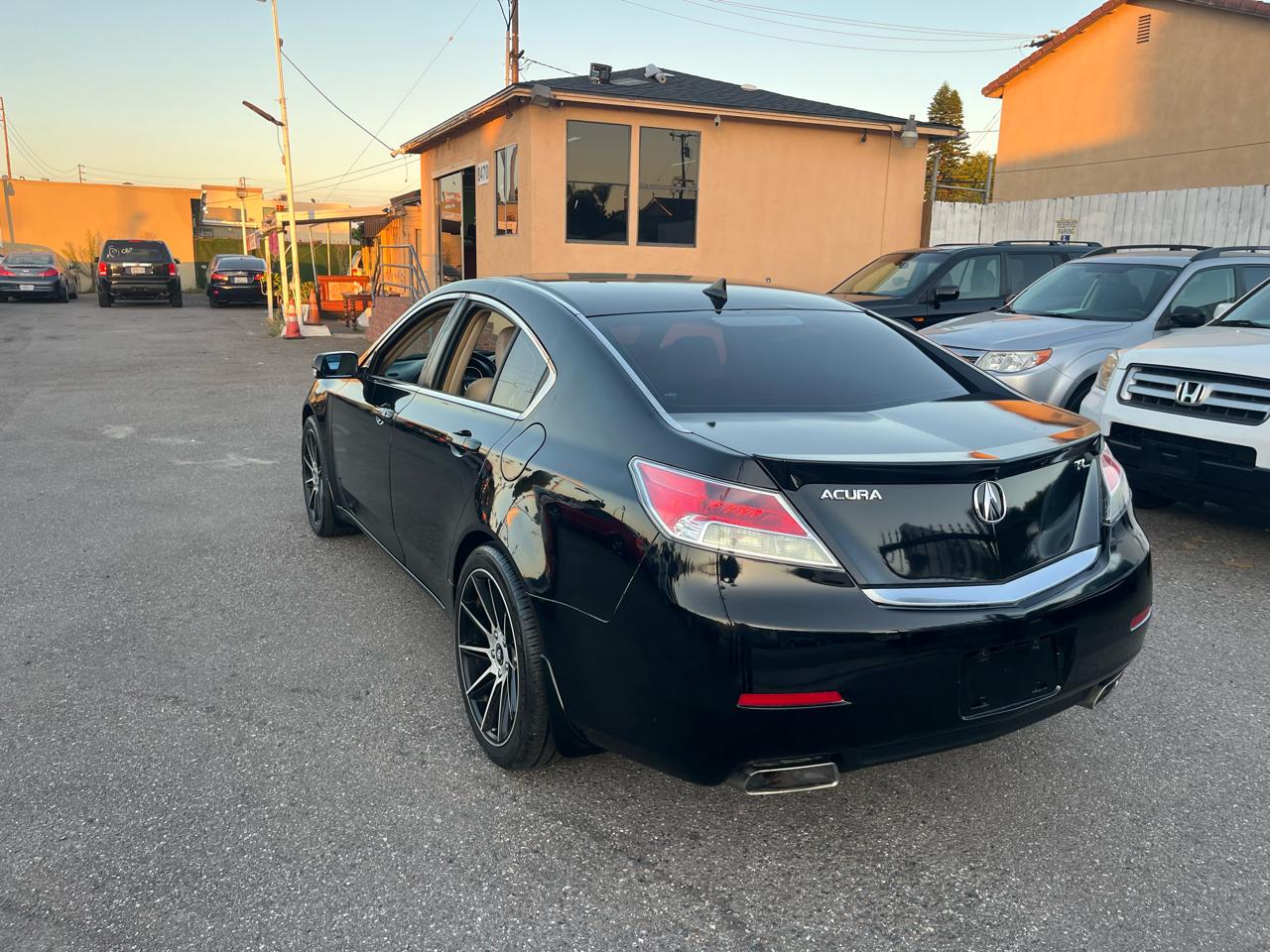 Acura TL 6-Speed AT with Tech Package and 18-In. WP 2012