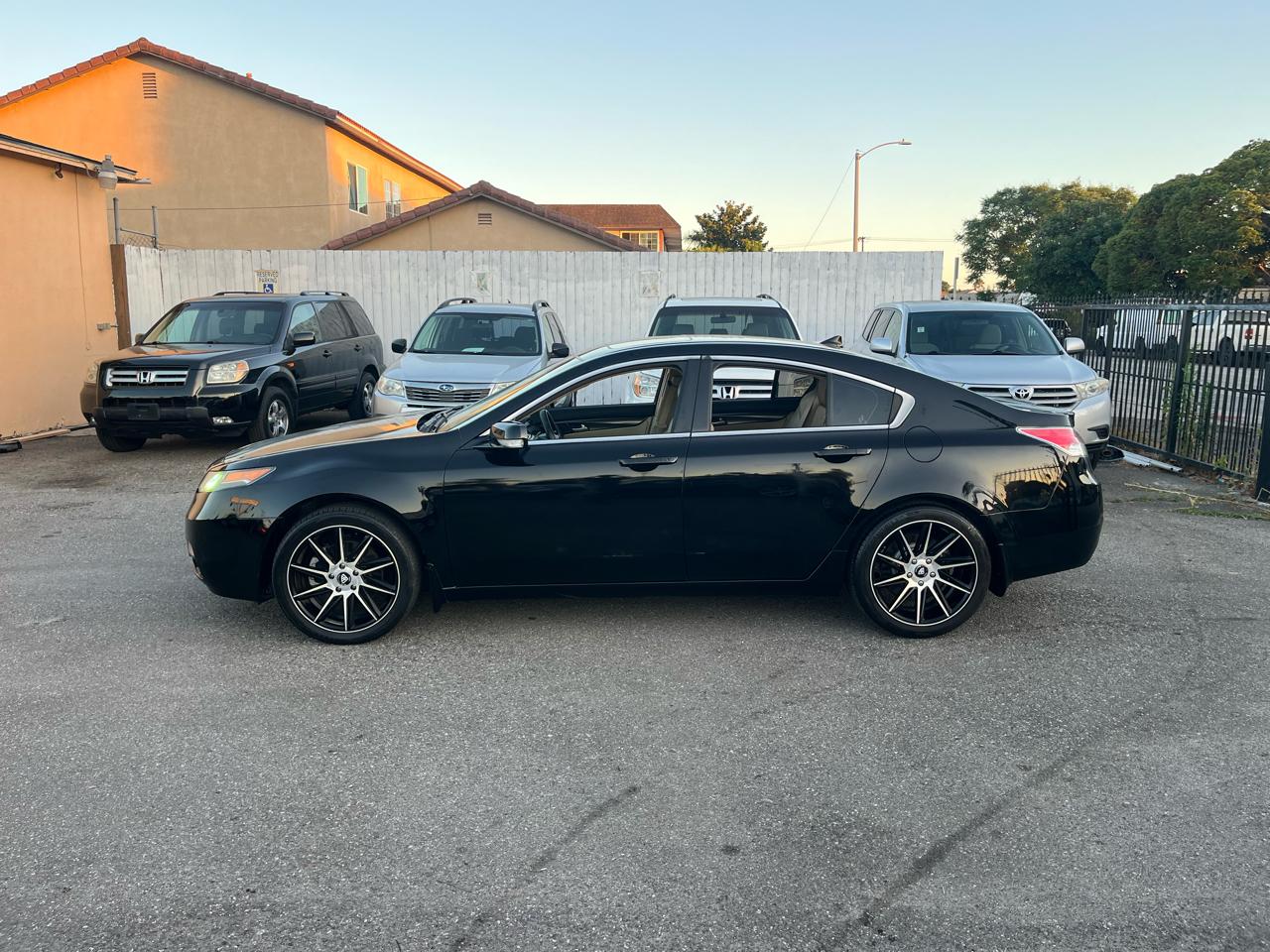 Acura TL 6-Speed AT with Tech Package and 18-In. WP 2012